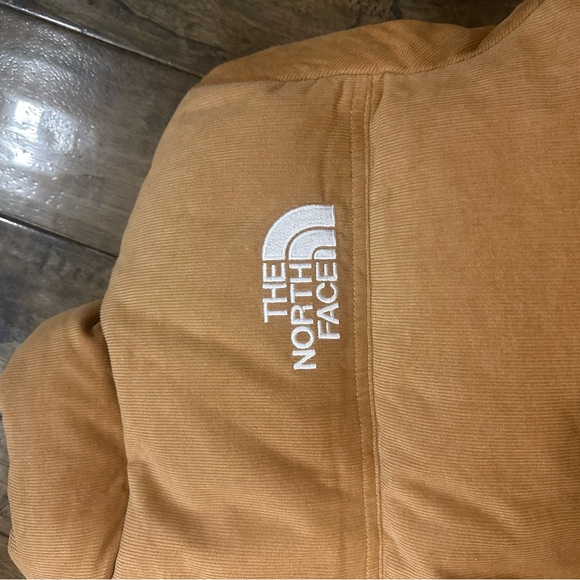 Northface Nuptse teen size large(12) - Picture 9 of 16